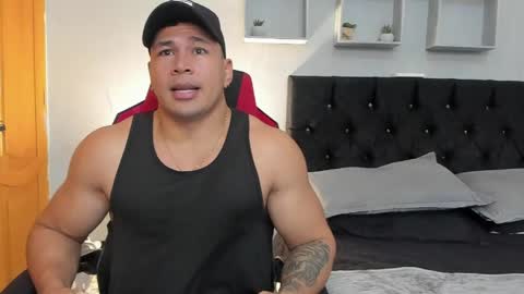 tyler_hank1 online show from 04.08.26