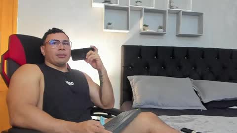 tyler_hank1 online show from 04.08.26