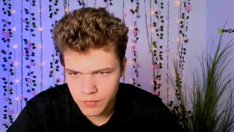 Snapshot of tyler_sparks_ chatting on 09.17.25 tyler_sparks_ online show from 09.17.25