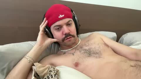Tyleruzi online show from 12.06.24