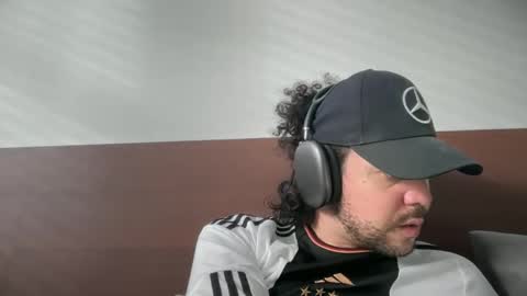 Tyleruzi online show from 01.15.25