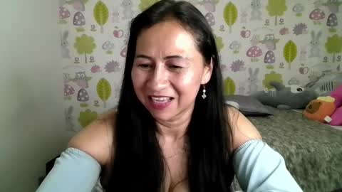 Snapshot of tyna_b chatting on 04.28.26 Tyna online show from 04.28.26