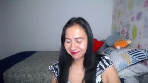 Snapshot of tyna_b chatting on 05.15.26 Tyna online show from 05.15.26