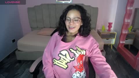 Snapshot of tyna_ch chatting on 12.20.24 TYNA online show from 12.20.24