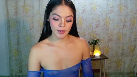 Snapshot of tynovaria chatting on 07.18.26 tynovaria online show from 07.18.26