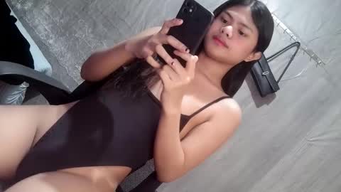 Snapshot of tyradine chatting on 09.08.25 tyradine3 online show from 09.08.25