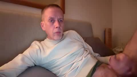 Snapshot of tyronev70 chatting on 04.11.26 Ty online show from 04.11.26
