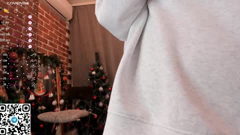 Snapshot of tyty_pupu chatting on 01.16.25 Christine 3 Next broadcast tomorrow at 2100 GMT 5 online show from 01.16.25