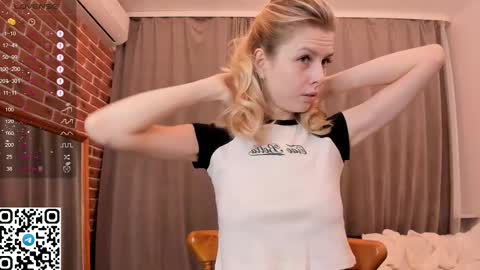 Snapshot of tyty_pupu chatting on 03.11.25 Christine 3 Next broadcast tomorrow at 2100 GMT 5 online show from 03.11.25