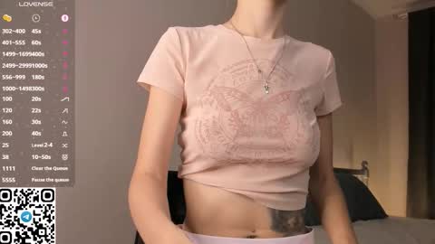 Snapshot of tyty_pupu chatting on 09.10.25 Christine 3 Next broadcast tomorrow at 2100 GMT 5 online show from 09.10.25