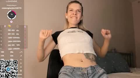 Snapshot of tyty_pupu chatting on 09.23.25 Christine 3 Next broadcast tomorrow at 2100 GMT 5 online show from 09.23.25