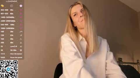 Snapshot of tyty_pupu chatting on 09.25.25 Christine 3 Next broadcast tomorrow at 2100 GMT 5 online show from 09.25.25