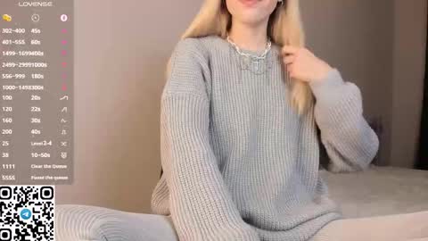 Snapshot of tyty_pupu chatting on 10.08.25 Christine 3 Next broadcast tomorrow at 2100 GMT 5 online show from 10.08.25