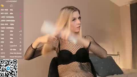 Snapshot of tyty_pupu chatting on 10.12.25 Christine 3 Next broadcast tomorrow at 2100 GMT 5 online show from 10.12.25