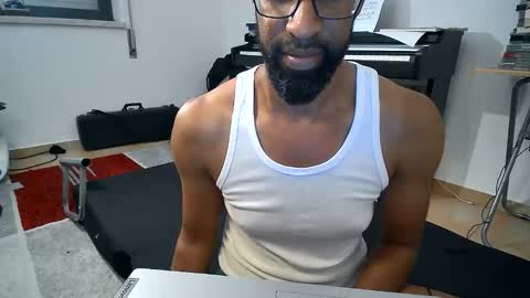 Snapshot of tzigane31 chatting on 10.25.25 tzigane31 online show from 10.25.25