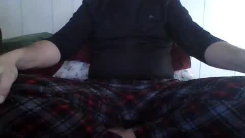 Snapshot of u_caught_us chatting on 01.05.25 u_caught_us online show from 01.05.25