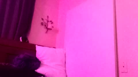 Snapshot of uandme_baby chatting on 09.11.25 Azelia B online show from 09.11.25