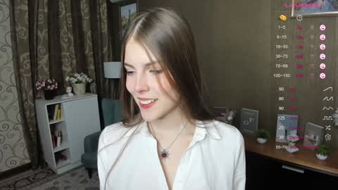 Snapshot of udeledelmoref chatting on 12.23.24 Liky online show from 12.23.24