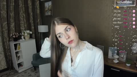 Snapshot of udeledelmoref chatting on 01.11.25 Liky online show from 01.11.25