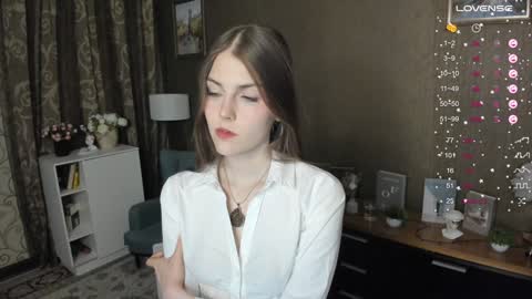 Snapshot of udeledelmoref chatting on 01.11.25 Liky online show from 01.11.25