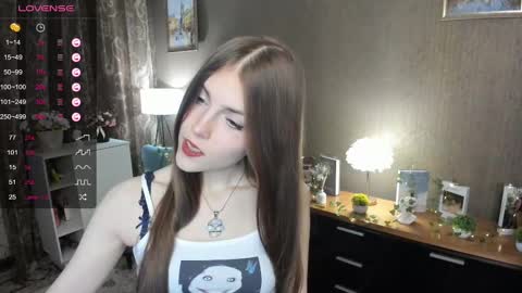 Snapshot of udeledelmoref chatting on 02.10.25 Liky online show from 02.10.25