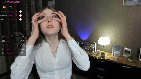 Snapshot of udeledelmoref chatting on 02.12.25 Liky online show from 02.12.25