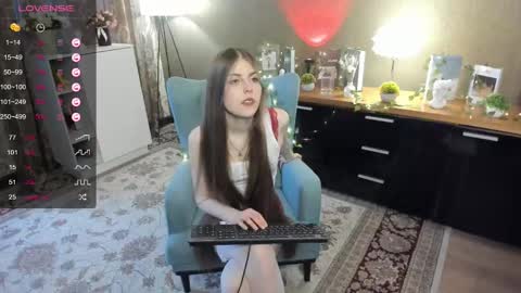 Snapshot of udeledelmoref chatting on 02.13.25 Liky online show from 02.13.25