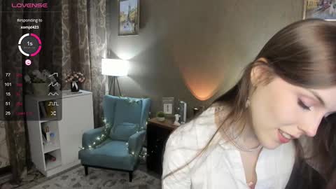 Snapshot of udeledelmoref chatting on 03.08.25 Liky online show from 03.08.25