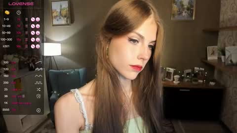 Snapshot of udeledelmoref chatting on 09.14.25 Liky online show from 09.14.25