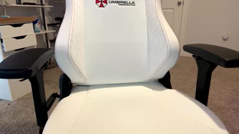 Love Lain online show from 03.27.26