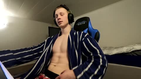 uijiujui online show from 01.05.25