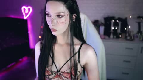 Izzy    online show from 02.20.25