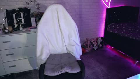 Izzy    online show from 03.10.25