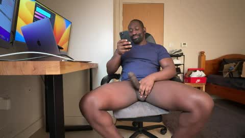 Snapshot of ukchocolate chatting on 04.25.26 UKchocolate- FREE OFlinks in bio - online show from 04.25.26