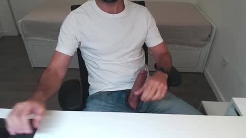 Snapshot of ulep chatting on 10.16.25 Ulep online show from 10.16.25