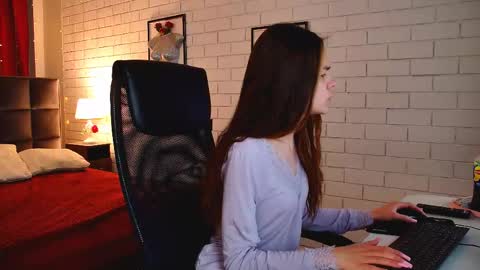 Ulia online show from 04.17.26