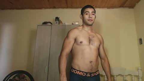 Snapshot of uliseshot450305 chatting on 02.21.25 Ulises Gomez online show from 02.21.25