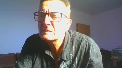 Snapshot of ulmeni4 chatting on 10.17.25 ulmeni4 online show from 10.17.25