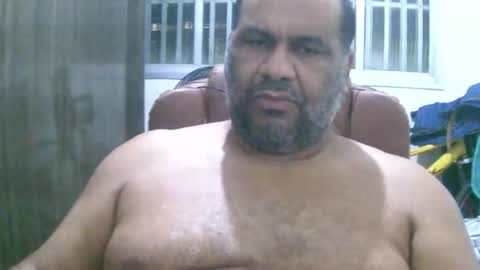 Snapshot of ulmo_br chatting on 10.31.25 ulmo_br online show from 10.31.25