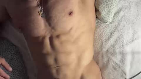 Um CM online show from 04.08.26