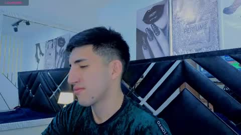 Snapshot of un_sluttyy chatting on 04.22.26 un_sluttyy online show from 04.22.26
