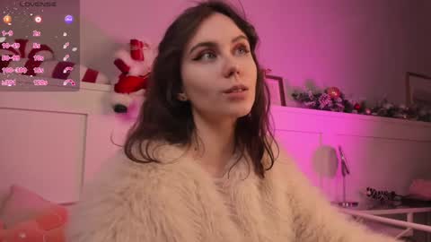 Una  online show from 12.25.24