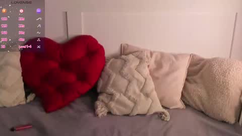 Una  online show from 02.17.25