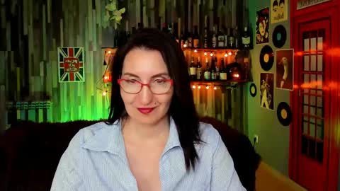 Snapshot of unatera chatting on 04.20.26 UnaTera online show from 04.20.26