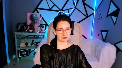 Snapshot of unatera chatting on 04.30.26 UnaTera online show from 04.30.26