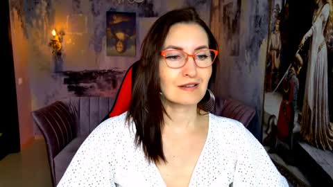 Snapshot of unatera chatting on 05.17.26 UnaTera online show from 05.17.26