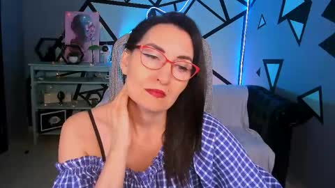 Snapshot of unatera chatting on 05.29.26 UnaTera online show from 05.29.26