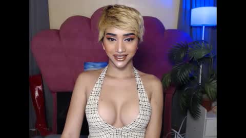 Snapshot of unbeknownst2kylie chatting on 05.18.26 kylie online show from 05.18.26