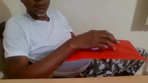 Snapshot of undrcvrlvr chatting on 05.19.26 mrfck4lngr online show from 05.19.26