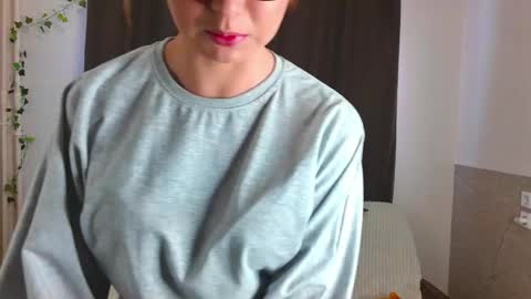 Snapshot of unforgettablehelen chatting on 04.15.26 unforgettablehelen online show from 04.15.26